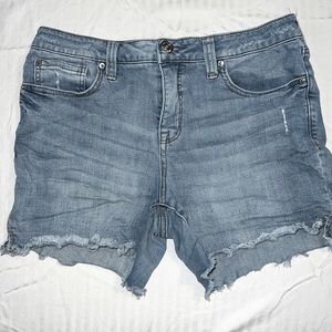Size 8 Seven Weekend Short